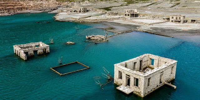 Η υποχώρηση του Μόρνου αποκάλυψε το βυθισμένο χωριό Κάλλιο – Συναγερμός για την λειψυδρία