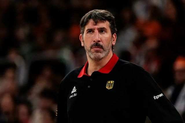 EuroBasket 2025: Ο Μουμπρού δεν θα είναι head coach της Γερμανίας κατά τη διάρκεια των αγώνων