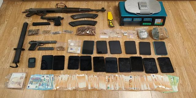 Εξαρθρώθηκε εγκληματική οργάνωση με λεία 8 εκατ. ευρώ – Κατασχέθηκε ένας τόνος κάνναβης