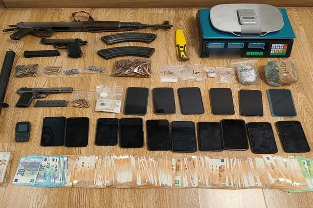 Εξαρθρώθηκε εγκληματική οργάνωση με λεία 8 εκατ. ευρώ – Κατασχέθηκε ένας τόνος κάνναβης