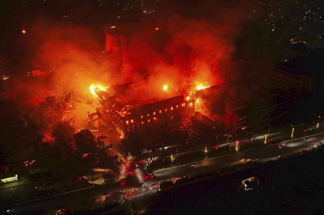 Στις φλόγες η κατοικία του προέδρου του Νεπάλ