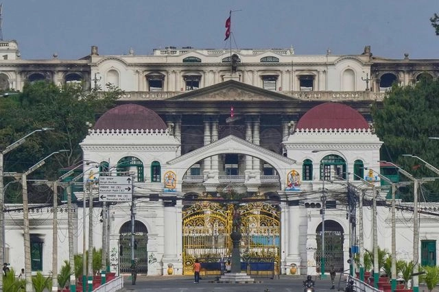 Το Singha Durbar, η έδρα υπουργείων και γραφείων της κυβέρνησης του Νεπάλ βανδαλισμένο, Κατμαντού, Νεπάλ, Τετάρτη 10 Σεπτεμβρίου