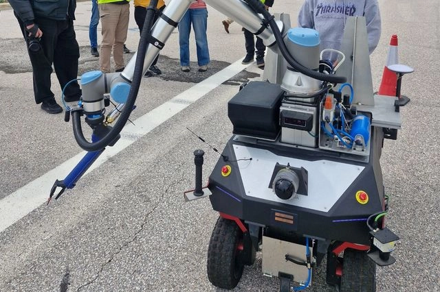 Ένα αυτόνομο ρομπότ δοκιμάστηκε στην Ολυμπία Οδό