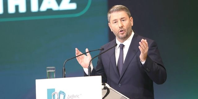Ανδρουλάκης στη ΔΕΘ: Πολιτική αλλαγή μόνο με εκλογές