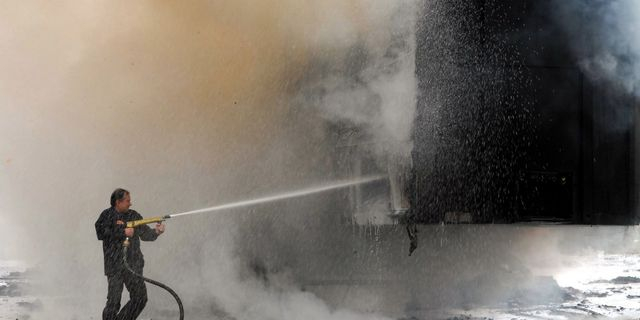 Φορτηγό τυλίχθηκε στις φλόγες στην Εθνική Οδό Πατρών – Κορίνθου