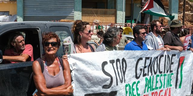 Ταβέρνα, πανηγύρι, γενοκτονία