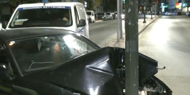 Τροχαίο στα Κάτω Πατήσια: ΙΧ έπεσε σε κολώνα – Στο νοσοκομείο μια γυναίκα