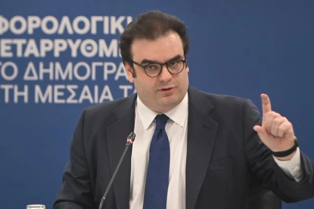 Πιερρακάκης: “Από τα μέτρα της κυβέρνησης ωφελούνται όλοι οι πολίτες”