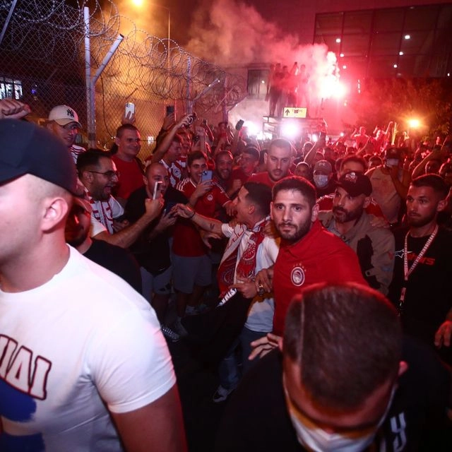 Πανζουρλισμός στην άφιξη του Ποντένσε στην Αθήνα – Οι πρώτες του δηλώσεις