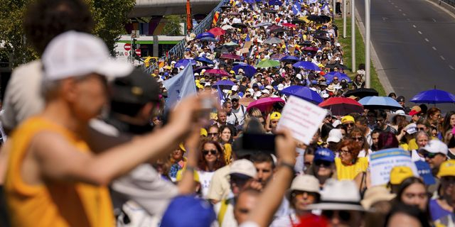 Ρουμανία: Διαδήλωση εκπαιδευτικών και μαθητών κατά της εκπαιδευτικής μεταρρύθμισης και των περικοπών