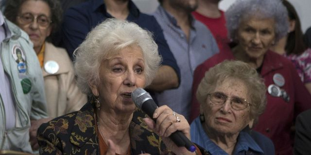 Αργεντινή: Πέθανε σε ηλικία 106 ετών η εμβληματική Γιαγιά της Πλατείας Μαΐου, Ρόσα Ροϊσινμπλί