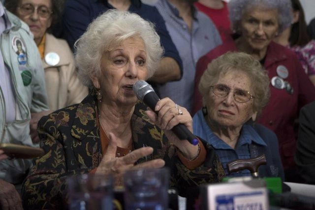 Αργεντινή: Πέθανε σε ηλικία 106 ετών η εμβληματική Γιαγιά της Πλατείας Μαΐου, Ρόσα Ροϊσινμπλί