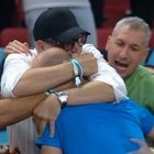 EuroBasket 2025: Διαμαντίδης, Τσαρτσαρής και Παπαλουκάς μπούκαραν στο παρκέ για να πανηγυρίσουν με τον Σπανούλη