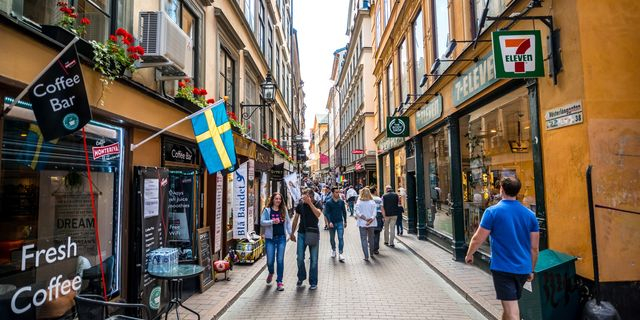 Η Σουηδία μειώνει στο μισό τον ΦΠΑ στα τρόφιμα