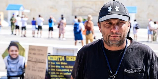 Αστυνομικοί ζήτησαν ταυτοποίηση από πατέρα θύματος των Τεμπών που ξεκίνησε απεργία πείνας
