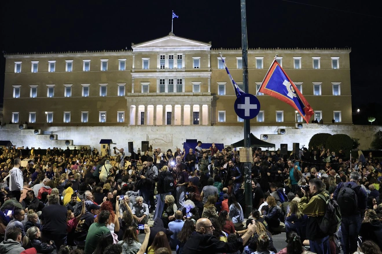 Τέμπη: Ο κόσμος στο πλευρό του Πάνου Ρούτσι – “Βρίσκομαι εδώ γιατί δεν υπάρχει Δικαιοσύνη”