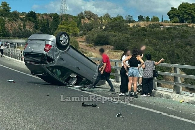 Αυτοκίνητο ανετράπη στην Αθηνών Λαμίας – Σώοι οι επιβάτες