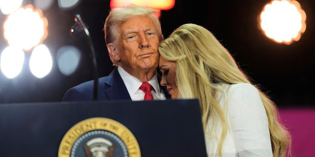 Ο Τραμπ αποχαιρέτησε τον Τσάρλι Κερκ ως “ήρωα της Αμερικής”