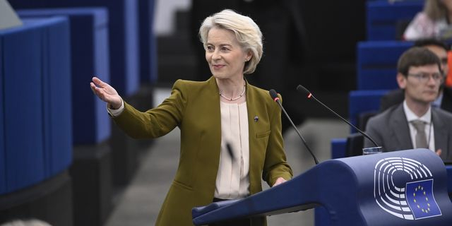 Η φον ντερ Λάιεν τίμησε τους Έλληνες δασοκομάντος που επιχείρησαν στην Ισπανία