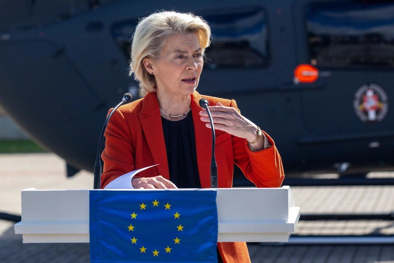 Financial Times: Οι Ρώσοι “έριξαν” το GPS στο αεροπλάνο της φον ντερ Λάιεν