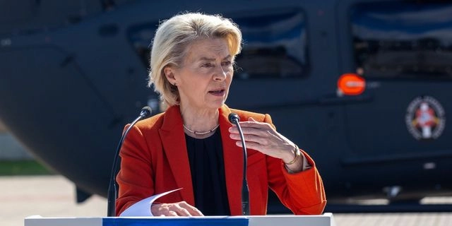 Financial Times: Οι Ρώσοι “έριξαν” το GPS στο αεροπλάνο της φον ντερ Λάιεν