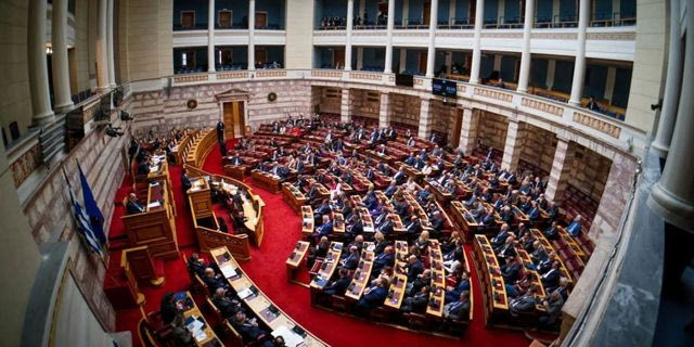 Στη Βουλή ο νέος προϋπολογισμός – Τα μέτρα στήριξης και το “στίγμα” για την άμυνα