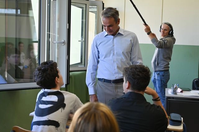 Στο Ωνάσειο Σχολείο Περιστερίου ο Κυριάκος Μητσοτάκης – “Επενδύουμε στη δημόσια παιδεία”