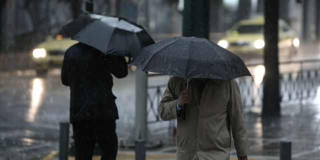 “Διπλό χτύπημα” με βροχές και σποραδικές καταιγίδες – Πώς θα κινηθεί