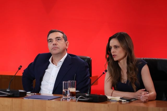 Η Εφη Αχτσιόγλου, σύμφωνα με πληροφορίες, βλέπει θετικά προς το κόμμα Τσίπρα αν και οι σχέσεις τους είχαν περάσει βαθιά κρίση.