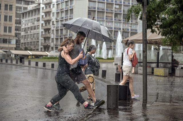 Η κακοκαιρία “Barbara” φέρνει καταιγίδες και θυελλώδεις ανέμους – Πού θα χτυπήσει