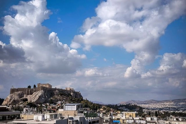 Καιρός: Τι φέρνει ο αντικυκλώνας που δίνει τη θέση του στον Byron