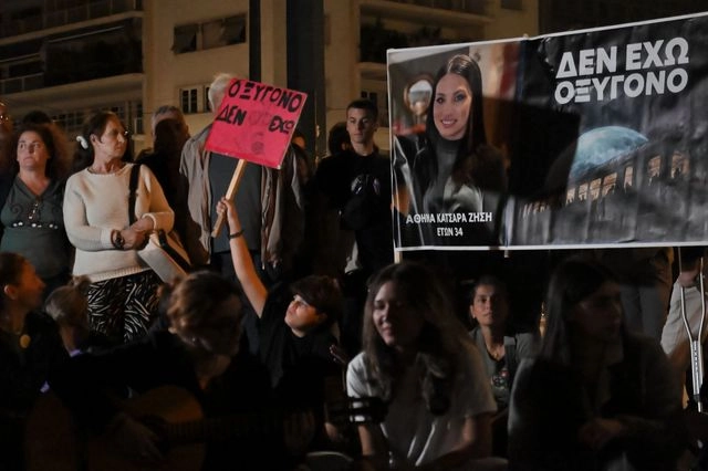 Πάνος Ρούτσι: Ποτάμι αλληλεγγύης στον απεργό πείνας – Πλήθος κόσμου στο Σύνταγμα