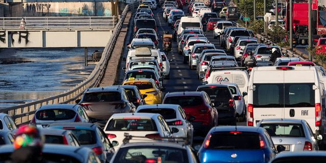 Κίνηση στους δρόμους: Στο “κόκκινο” ο Κηφισός – Καθυστερήσεις στην Αττική Οδό