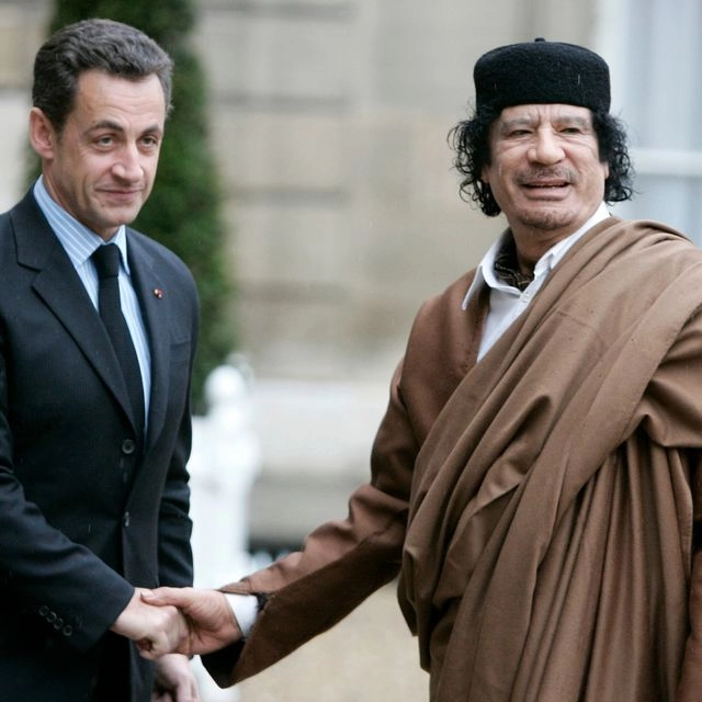 Nicolas Sarkozy και Moammar Gadhafi το 2007