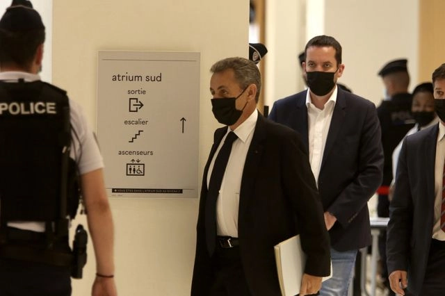 Γαλλία: Τρεις κρατούμενοι απείλησαν τον Σαρκοζί στη φυλακή