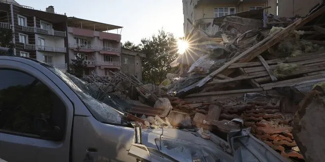 Στον “χορό” των μετασεισμών η Τουρκία μετά τα 6,1 Ρίχτερ