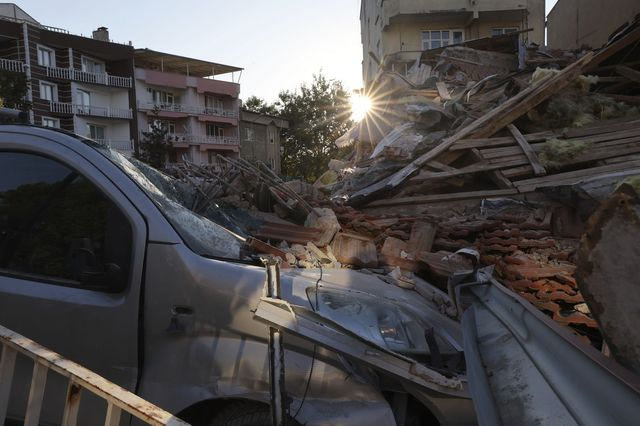 Στον “χορό” των μετασεισμών η Τουρκία μετά τα 6,1 Ρίχτερ