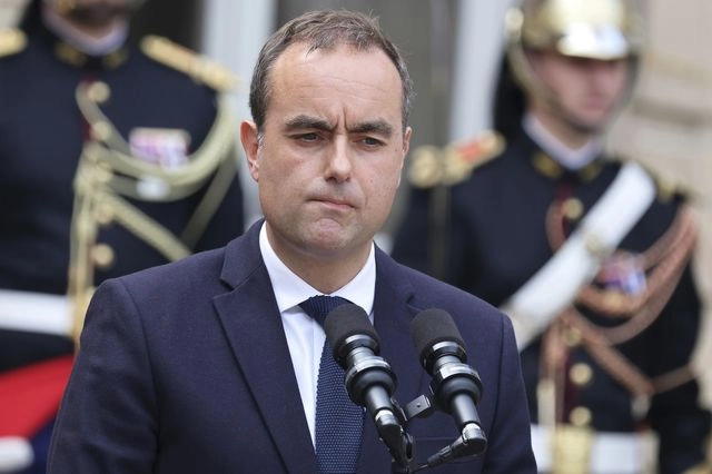 Γαλλία: Η νέα κυβέρνηση Λεκορνί απειλείται ήδη με πρόταση μομφής