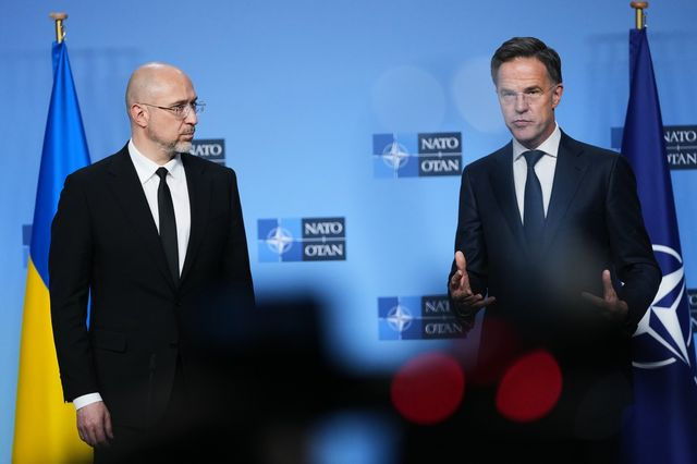 Ο Γενικός Γραμματέας του ΝΑΤΟ Mark Rutte και ο Υπουργός Άμυνας της Ουκρανίας Denys Shmyhal