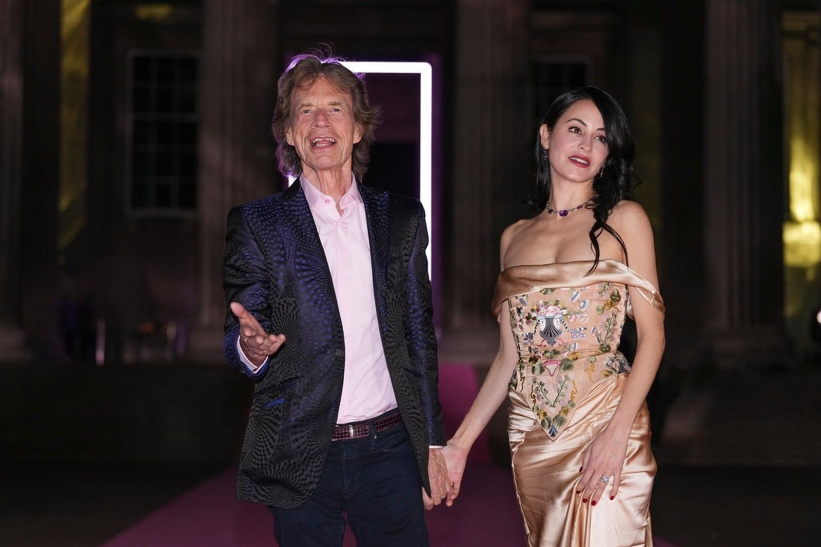 Ο Μικ Τζάγκερ και η Μέλανι Χάμρικ στο δείπνο του "Pink Ball" του Βρετανικού Μουσείου