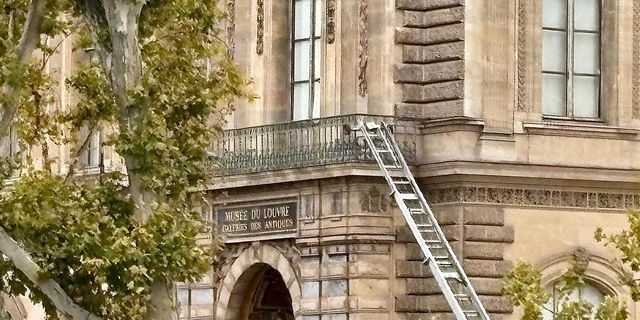 Ληστεία στο Λούβρο: Η υπεράνω πάσης υποψίας κίνηση που έκανε τους δράστες “αόρατους”