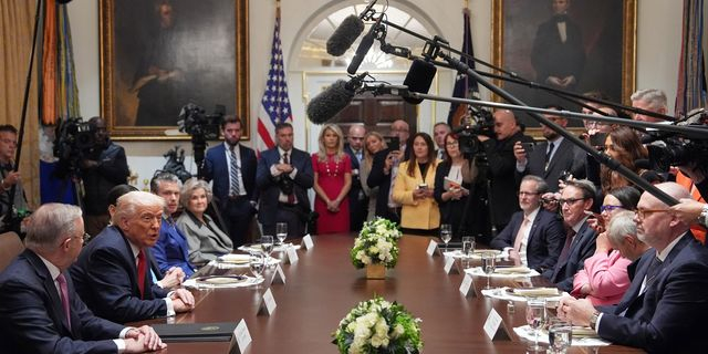 Τραμπ: Η αμήχανη στιγμή με τον πρέσβη της Αυστραλίας – “Ούτε εμένα μου αρέσεις”