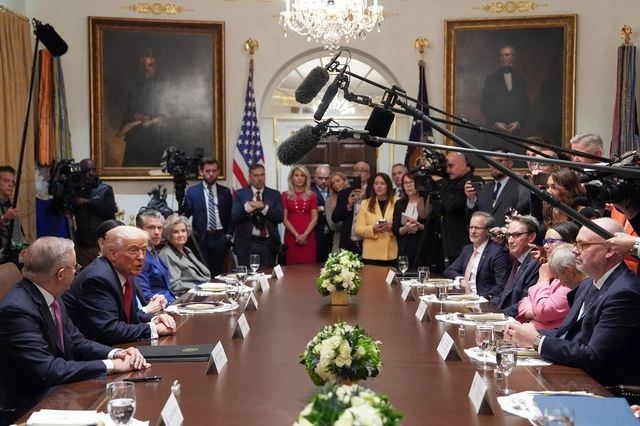 Τραμπ: Η αμήχανη στιγμή με τον πρέσβη της Αυστραλίας – “Ούτε εμένα μου αρέσεις”