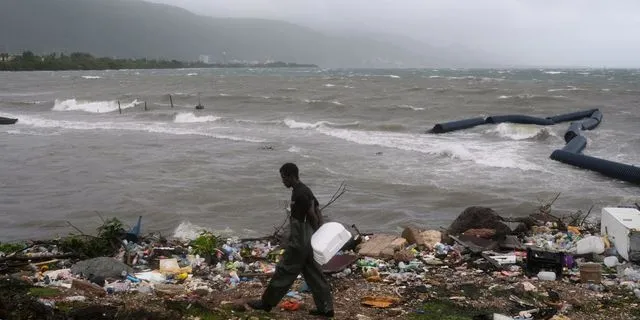 Τυφώνας Melissa: Αυξάνεται ο αριθμός των νεκρών – Στο μάτι του κυκλώνα οι Μπαχάμες