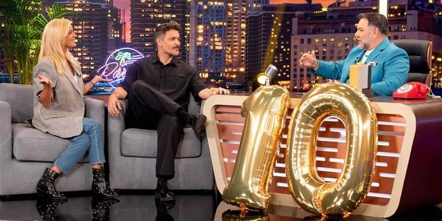 Πρεμιέρα για το “The 2Night Show” – Οι πρώτοι καλεσμένοι του Γρηγόρη Αρναούτογλου