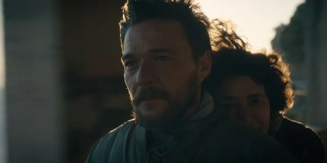 Τρέιλερ: Στο “Μπιτσκόμπερ”, ο Χρήστος Πασσαλής κυνηγά τη σκιά της κληρονομιάς του πατέρα του