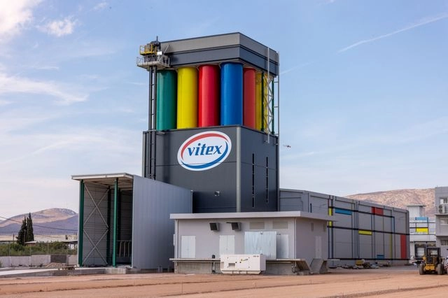 Η Vitex αλλάζει το τοπίο στην Οικοδομή με τον «Χρωμόπυργο», τη νέα υπερσύγχρονη μονάδα παραγωγής κονιαμάτων