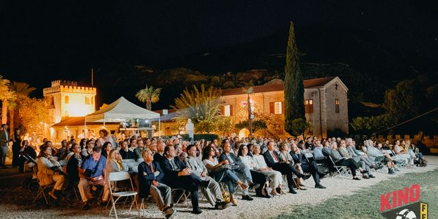 Λίγο κρασί, λίγο σινεμά και τ’αστέρια: Γιατί κανένα φεστιβάλ δεν μοιάζει με το Kinofest