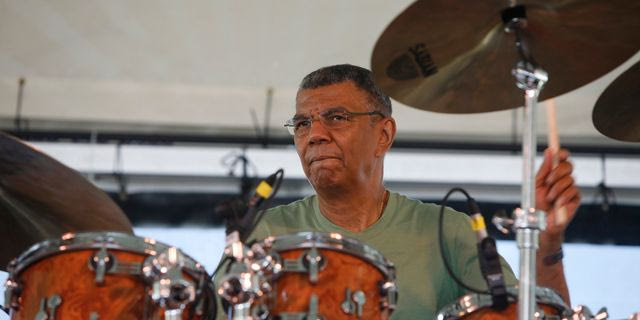 Πέθανε ο Τζακ ΝτεΤζονέτ, ένας από τους σπουδαιότερους ντράμερ της τζαζ