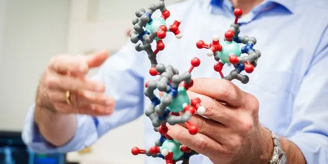 Η στερεοτακτική μορφή της δραστικής ουσίας δαρολουταμίδη για τον καρκίνο του προστάτη